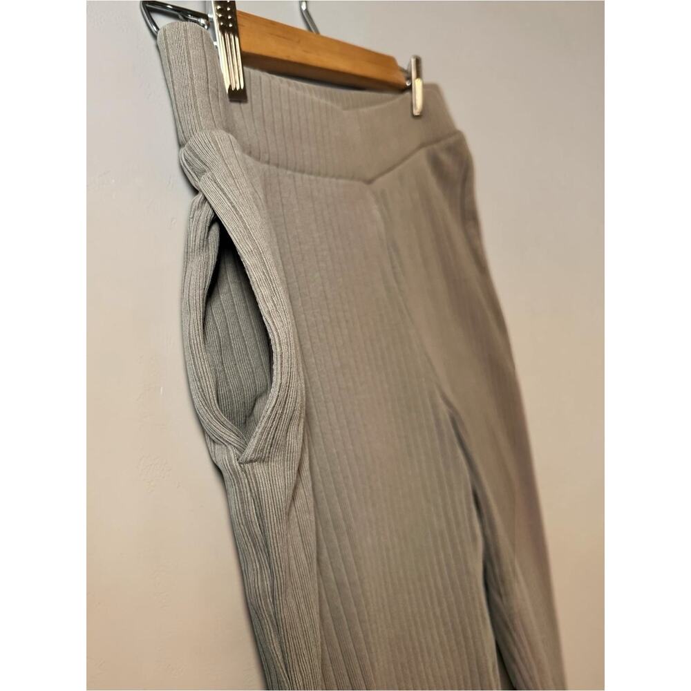 Uniqlo Ribbed Knit Top and Pant Set in Taupe Beige - Picture 10 of 11